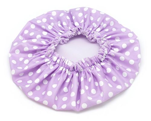 Cofia de baño violeta con lunares blancos