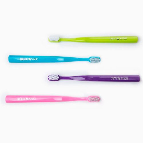 Cepillo dental ortodoncia adulto con capuchon 5680